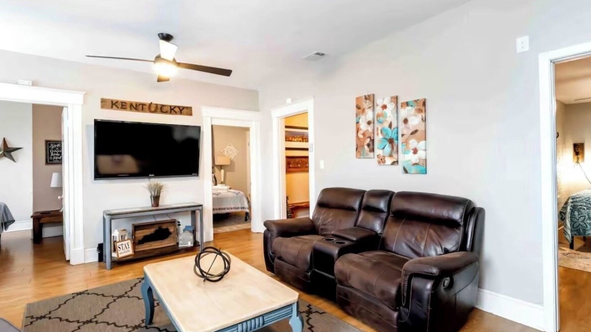 Deer Park Apartment | Welcome to Your Stylish Stay in the Heart of Louisville!
