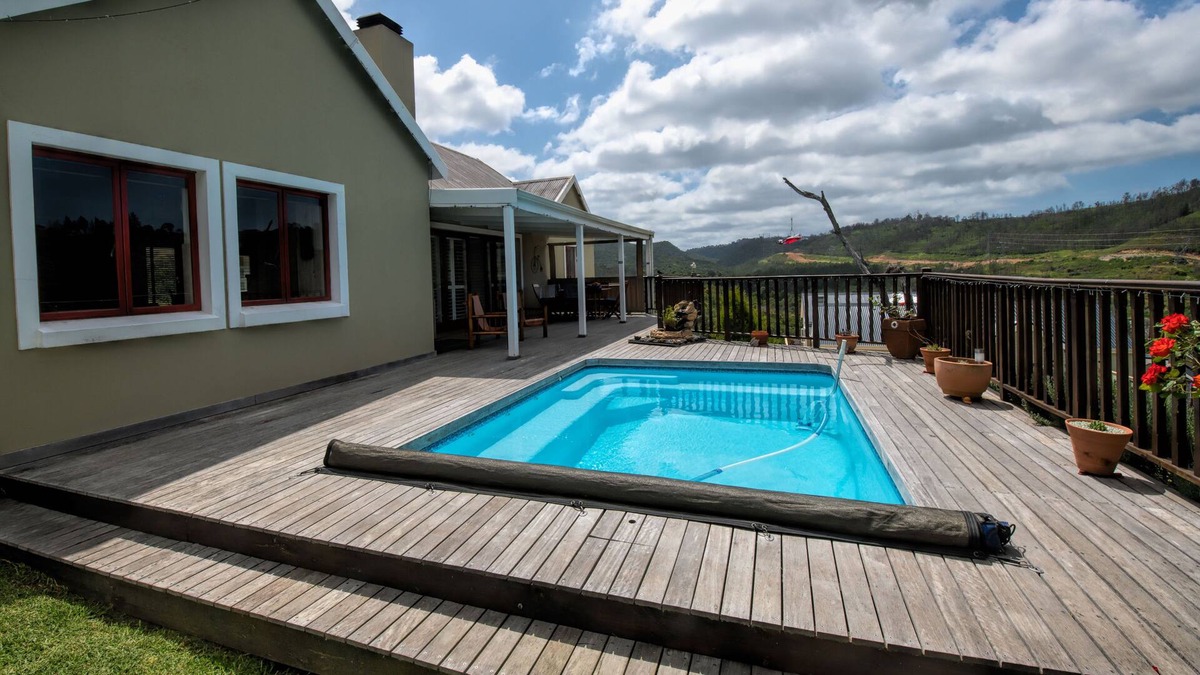 Knysna House | Welcome you to Hubert's Haus. Self-Isolate your family in peace and nature.