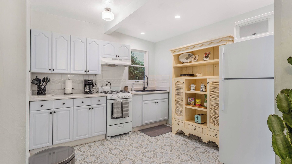 Laguna House | Welcoming 1-bedroom CasaLuna in Santa Barbara- Pet-Friendly