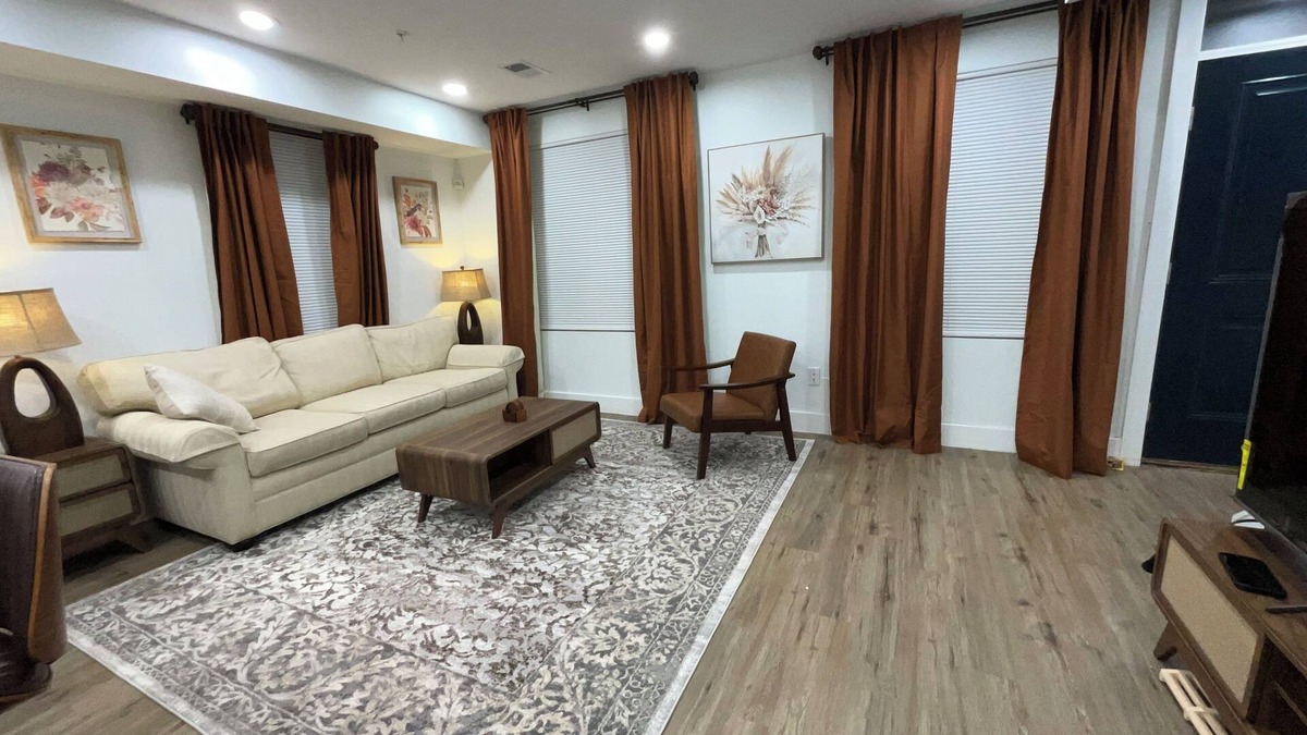 Washington House | Welcoming 2-bedroom house 2 .5 bath. in Washington DC welcome to