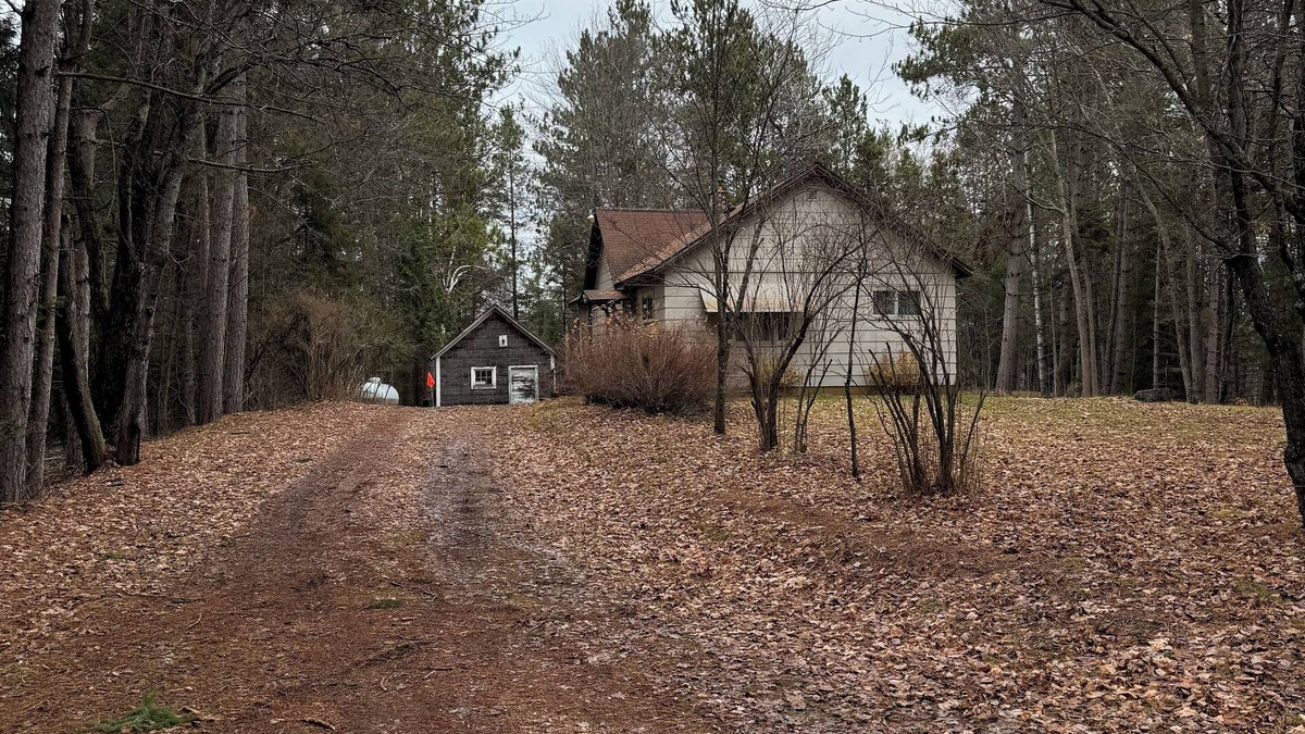 Trout Creek House | Welcoming 3-bedroom house in Trout Creek on trail 8.