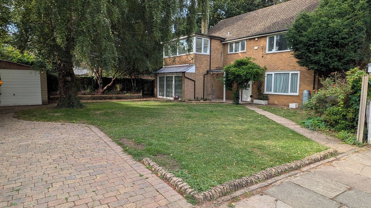 St. Margarets and North Twickenham House | Welcoming 5-bedroom house with WiFi in Twickenham