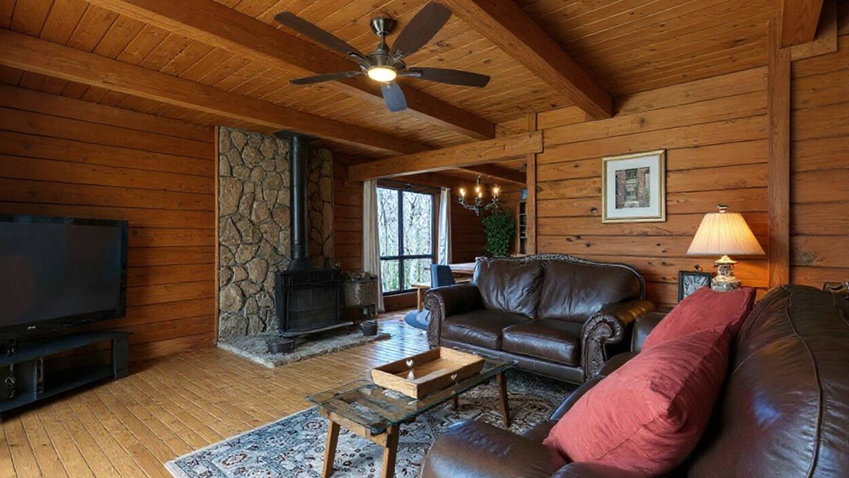 Cartersville Cabin | Welcoming Cabin near Lake Point Sports in Cartersville-Sleeps 9