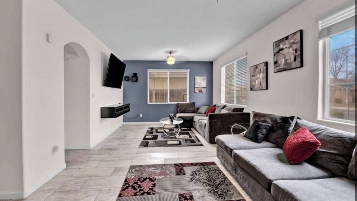 Greenacres House | "Welcoming Retreat in Bakersfield: Find Your Perfect Vacation Destination!"