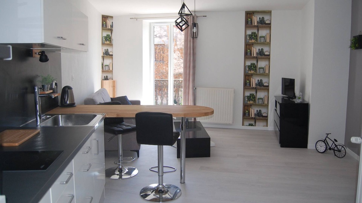 Plauzat Apartment | "Well-being apartment" between Clermont Ferrand and Issoire