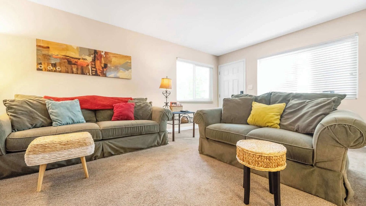 Visalia Apartment | Well-cared for Apartments, Quick Walk to Med Center, Downtown, Value for Long St
