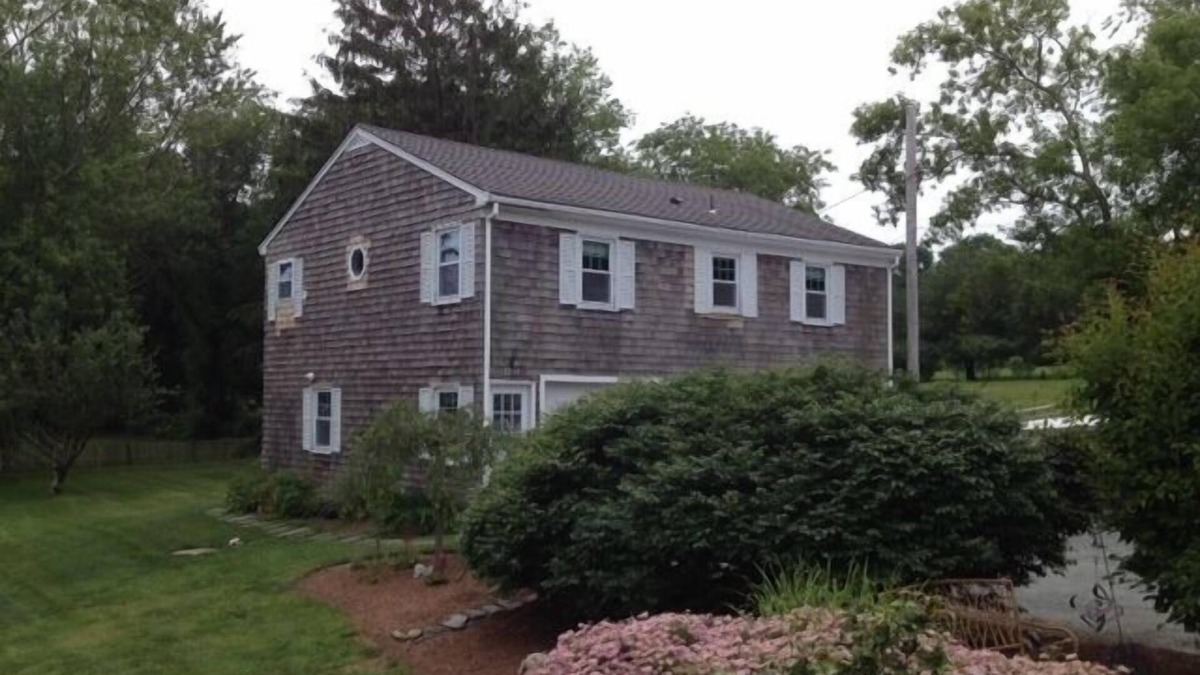 Middletown House | Well designed, Cottage, near Beaches, Sweetberry Farm, Vinyard.
