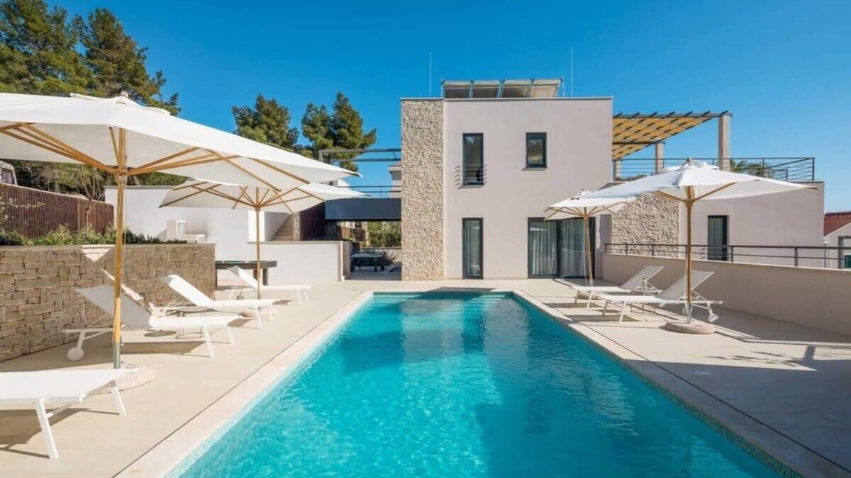 Milna (Brac) Villa | Well Designed Villa In A Secluded Location