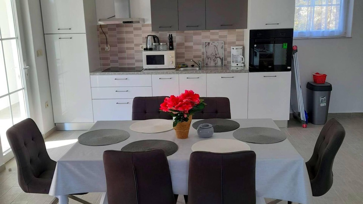 Suha Punta Apartment | Well-equipped apartment in the forest, just 700 metres from the beach by walking