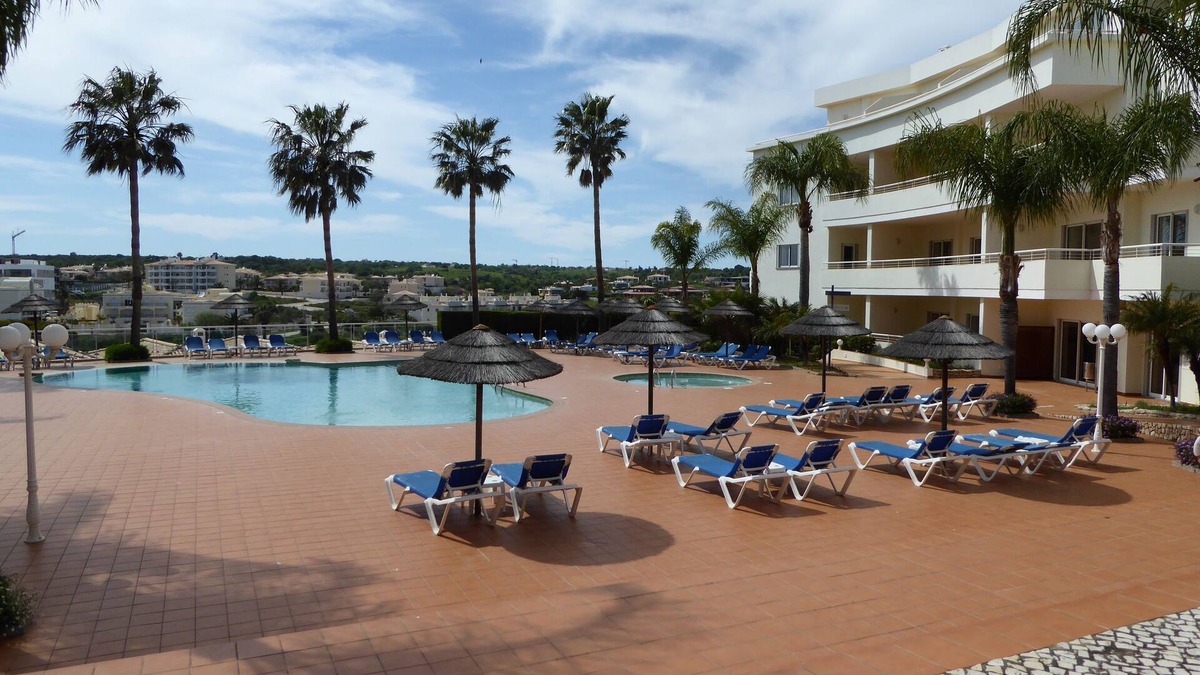 Porto de Mos Apartment | Well-equipped apartment with sun-drenched balcony
