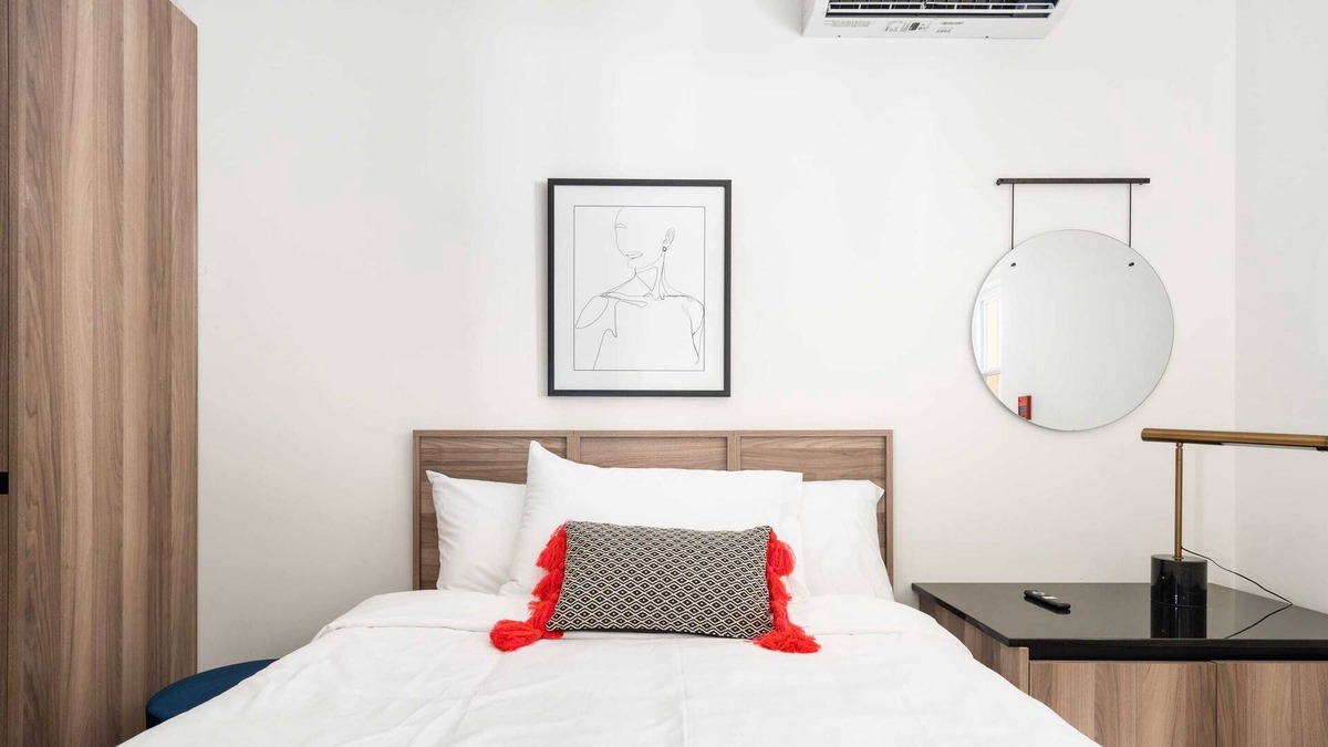 Latin Quarter Apartment | Well-equipped room in Quartier des Spectacles