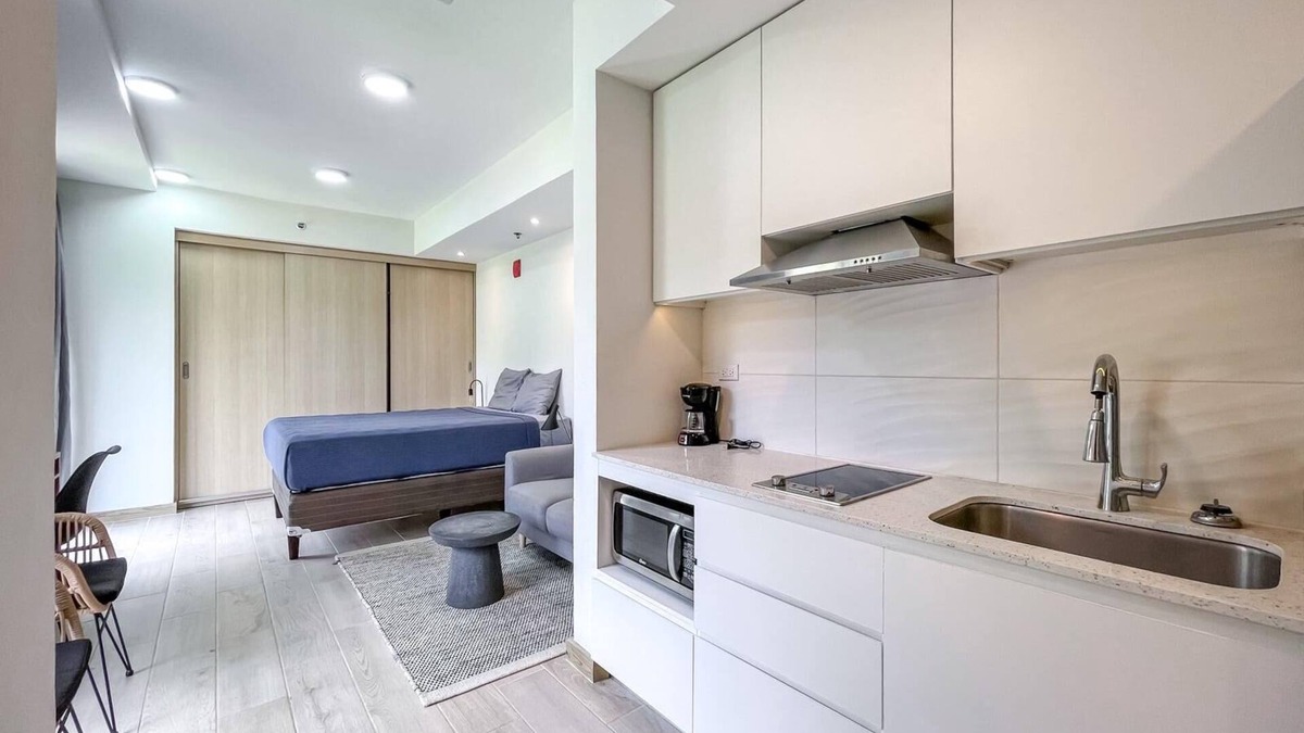 Crawfish Rock Condo | Well Equipped Studio in Roatan's Tallest Tower