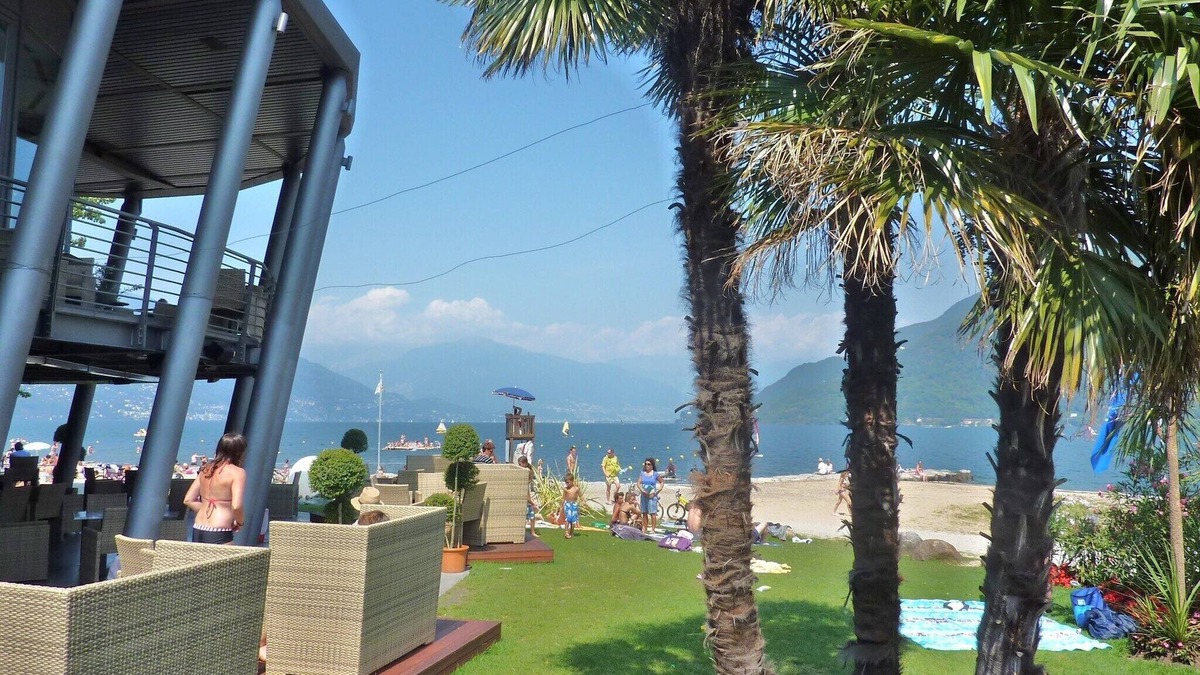 Cannobio Apartment | Well-kept FEWO 2 pers.100 m to the beach with covered private terrace, parking lot