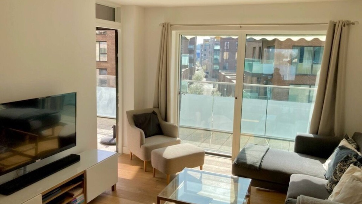 Peninsula Apartment | Well located, quiet specious 2 bedroom 2 bathroom with large sun terrace