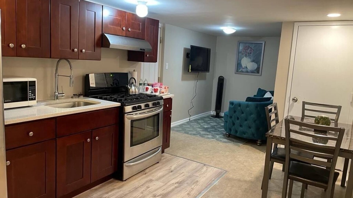 Queens House | Well maintained 2 bedroom minutes away from JFK airport