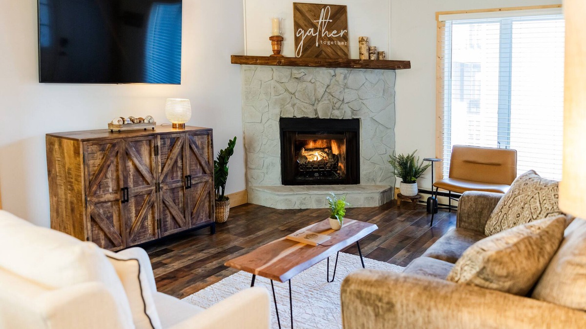 Blowing Rock Apartment | Well Stocked & Cozy, Downtown Condo, Walk to Main!