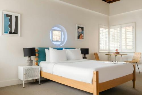 Lake Cherokee Hotel | Wellborn Hotel Downtown, Sonder by Marriott Bonvoy