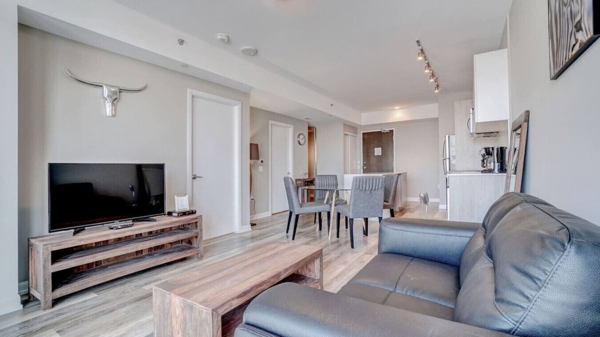 Wellington Village Apartment | Wellington 1B with DEN