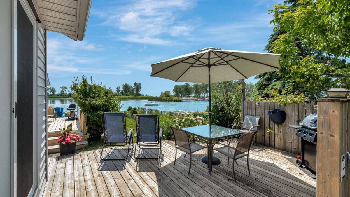 Wellington House | Wellington Cottage at Twin Birch Suites