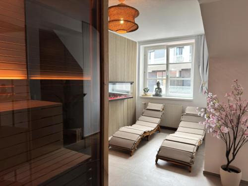 Graz City Centre Apartment | Wellness Retreat for 2 with Private Sauna & Whirlpool - Free Parking, Quiet City Center by HERO HOMES