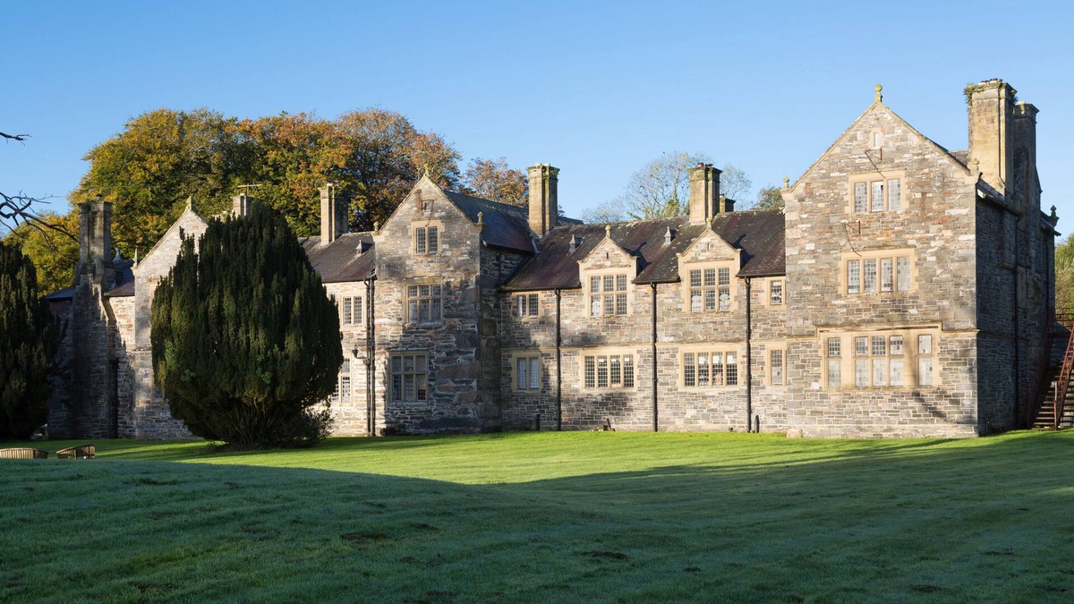Penmorfa House | Wern Manor & The Butler's House - sleeps 18 guests in 7 bedrooms