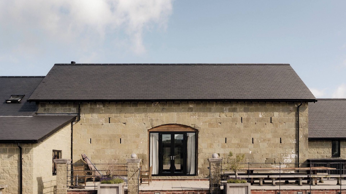 Fovant House | West Barn Lodge, Luxury Barn Conversion in South Wiltshire - Sleeps 18