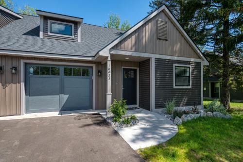 Greilickville House | West Bay Getaway