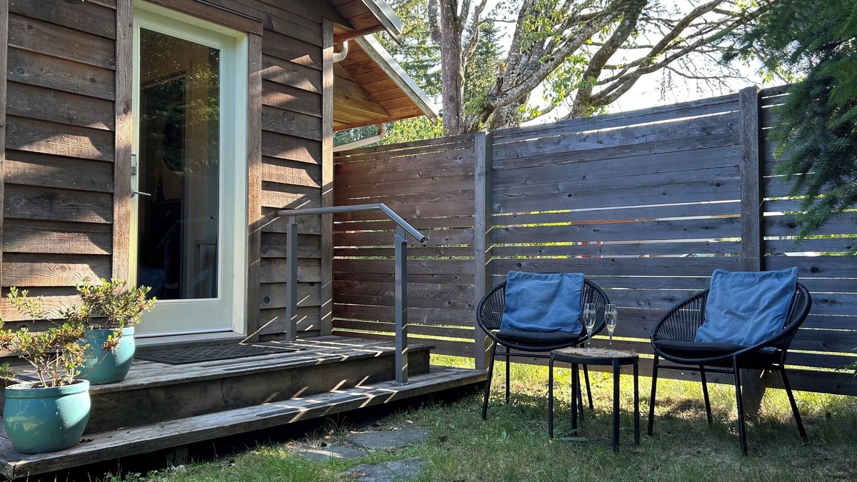 North Cowichan Cottage | West Coast Cedar Guest Cottage w/treed yard near vineyards & nature trails