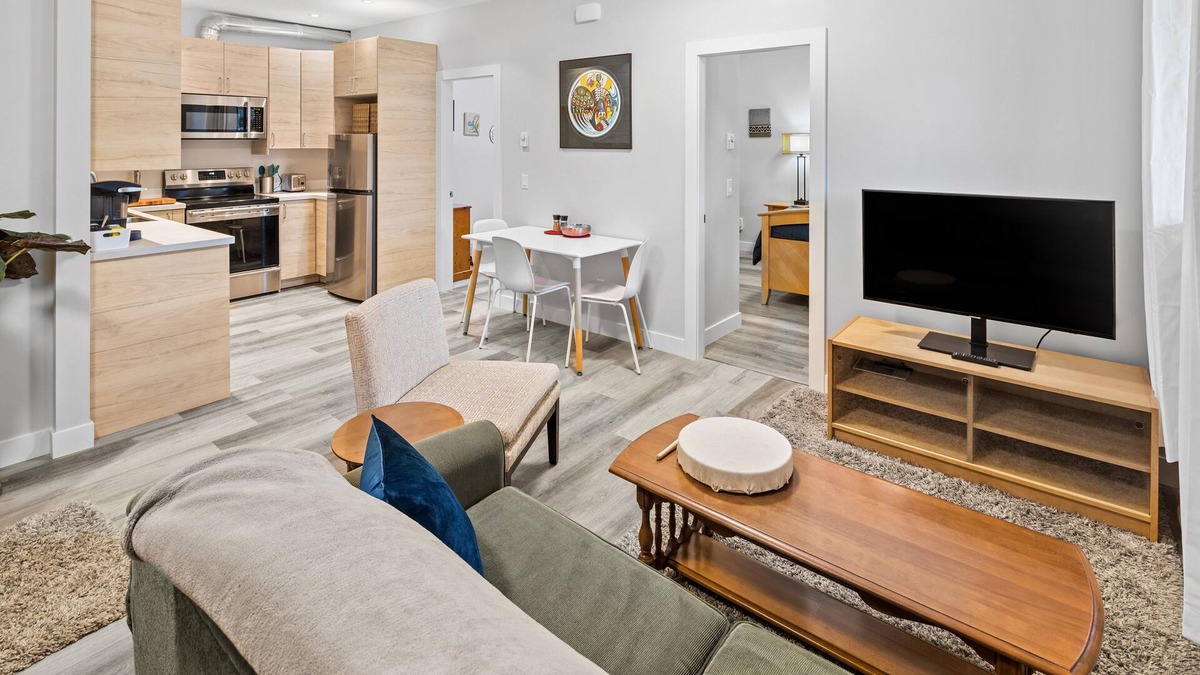 Brentwood Bay Apartment | West Coast Suite by Iris Properties