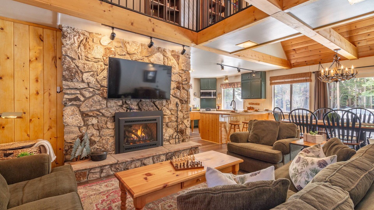 Donner Lake Woods House | West Donner Lake~Pet Friendly~Walk to Lake