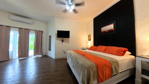 West End Hotel | West End Dive Resort