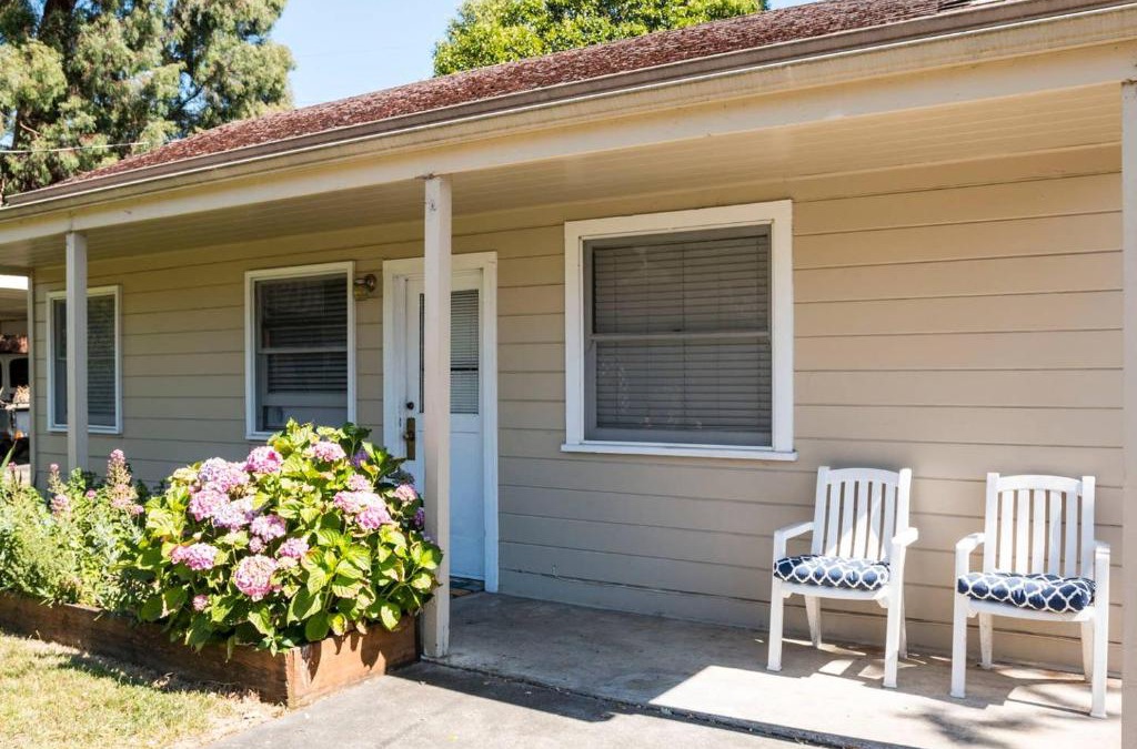 Santa Rosa House | West End Neighborhood Cottage