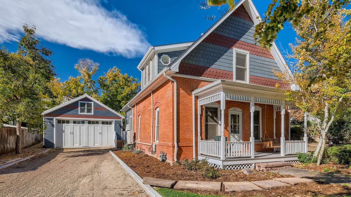 Downtown House | West End Pearl - 3 Bedroom/3 Full Bathroom Home