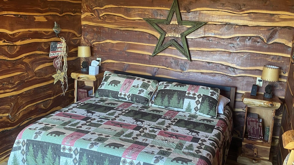 Oscar Cabin | West Haven Cabins - quiet country setting GRN