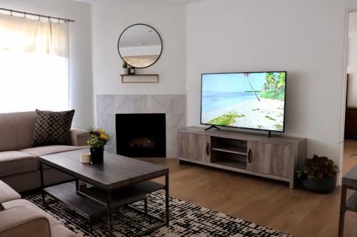 Norma Triangle Apartment | West Hollywood 2 Bedroom 2 bath with Pool