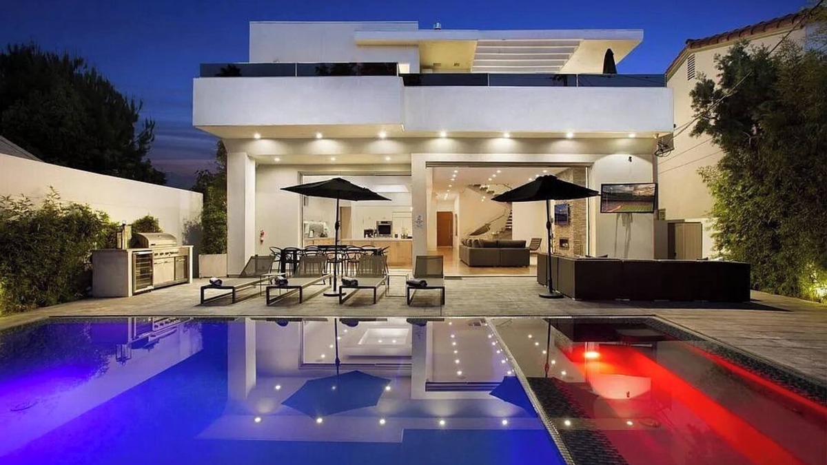 Fairfax District House | West Hollywood Retreat: Pool, Chef's Kitchen & More!