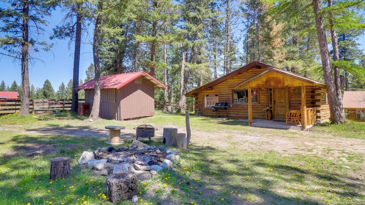 Rexford Cabin | West Kootenai Cabin in Amish Country!