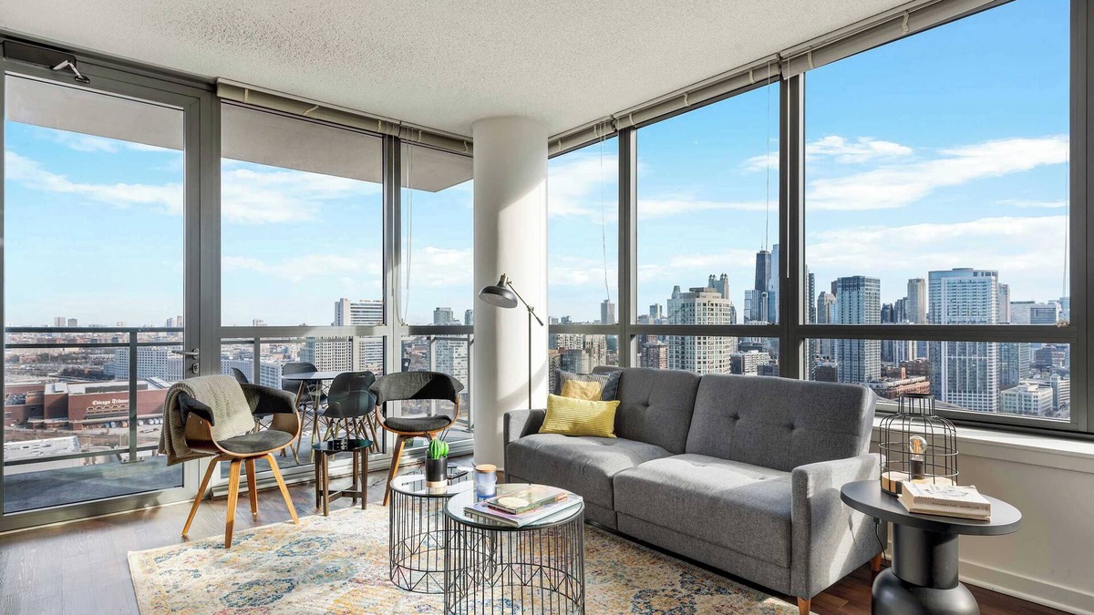 Downtown Chicago Apartment | West Loop 2BR with Skyline Views + Prime Location