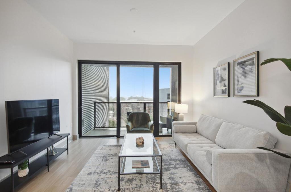 Home Park Apartment | West Midtown Penthouse 2 bdrm
