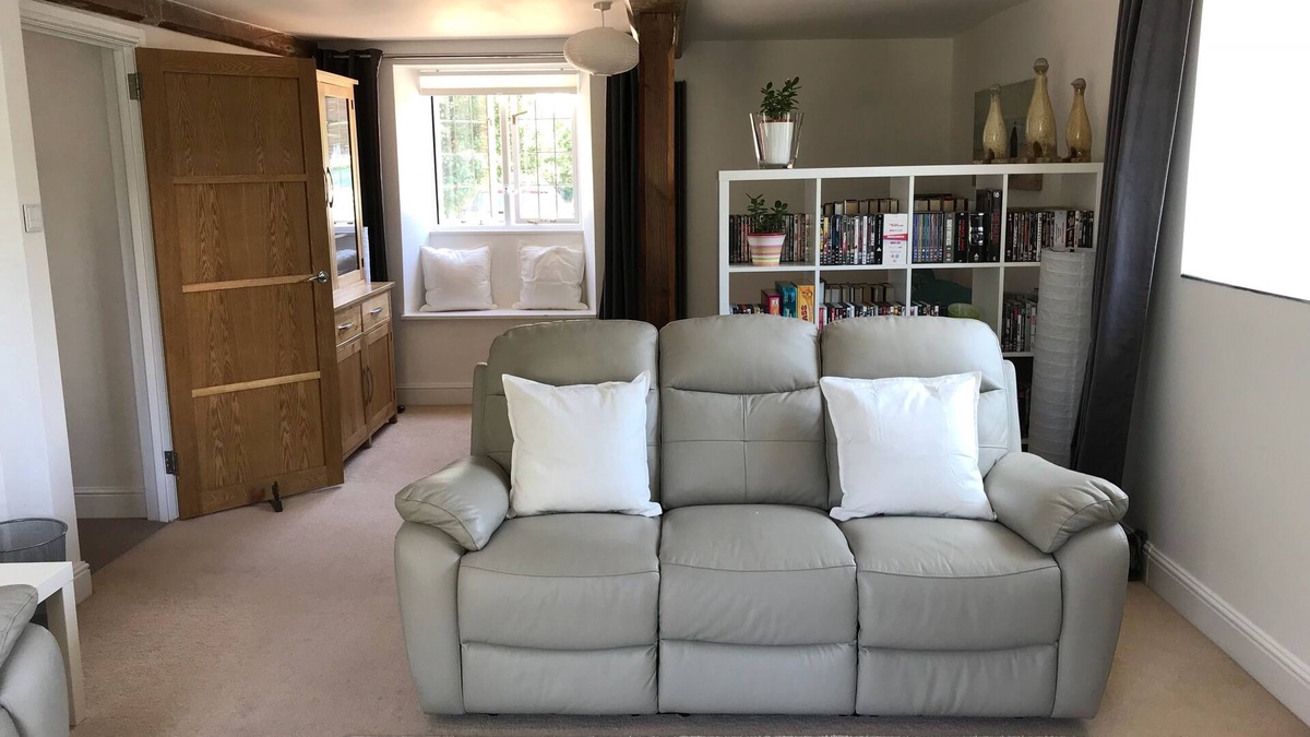 Wareham Apartment | West Mill, Wareham is 800m from town on banks of River Piddle. Ground floor.