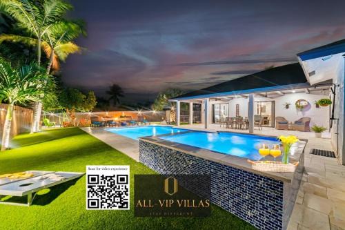 Sea Pines Villa | West Palm Beach The Grand Luxe Villa-Heated Pool, Spa & Game Room