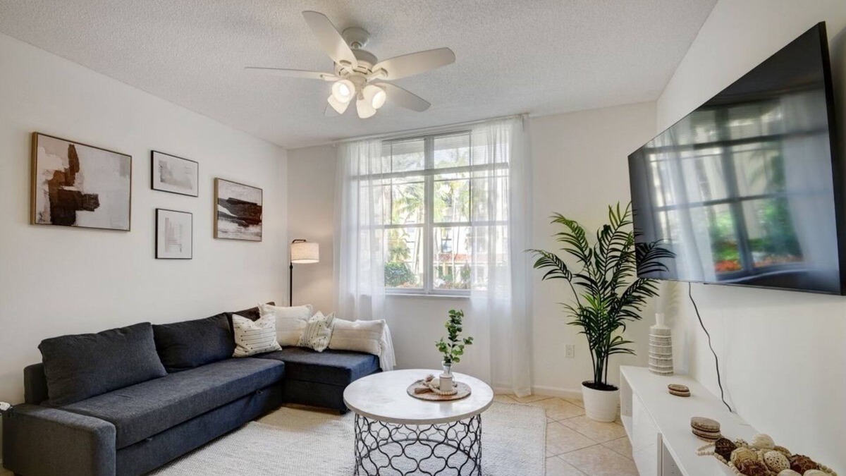 Downtown West Palm Beach Condo | West Palm Beach Condo Apartment at City Place/Courtyards