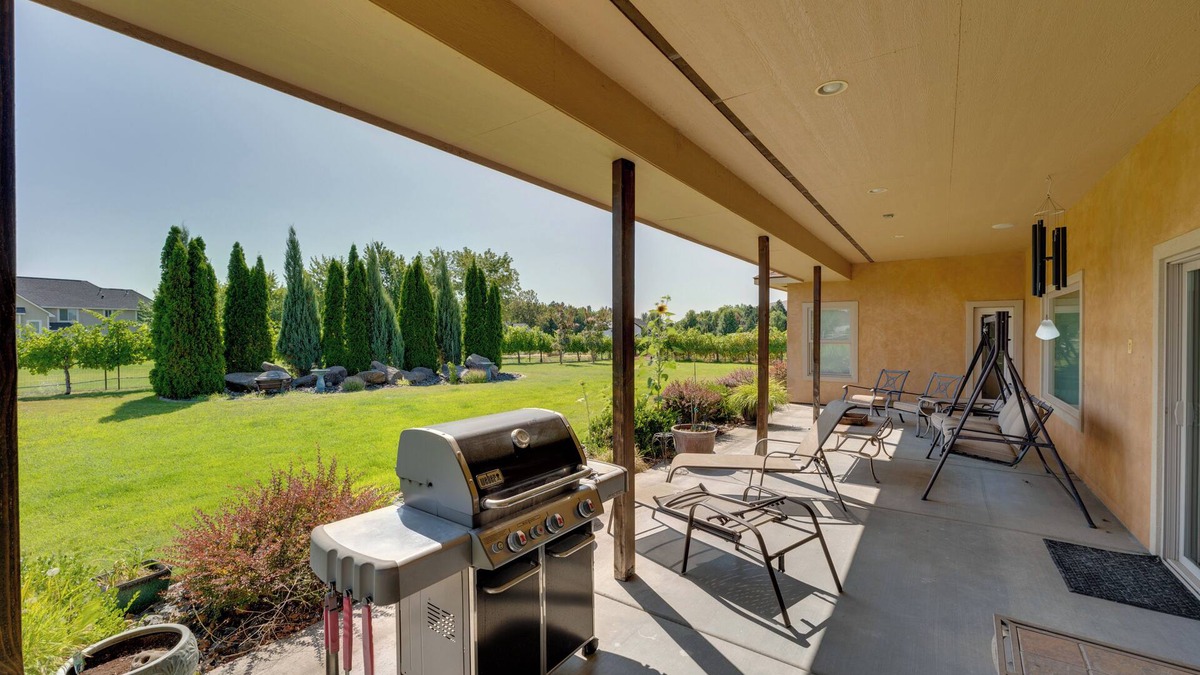 West Richland House | West Richland Home w/Vineyard & Mountain Views!