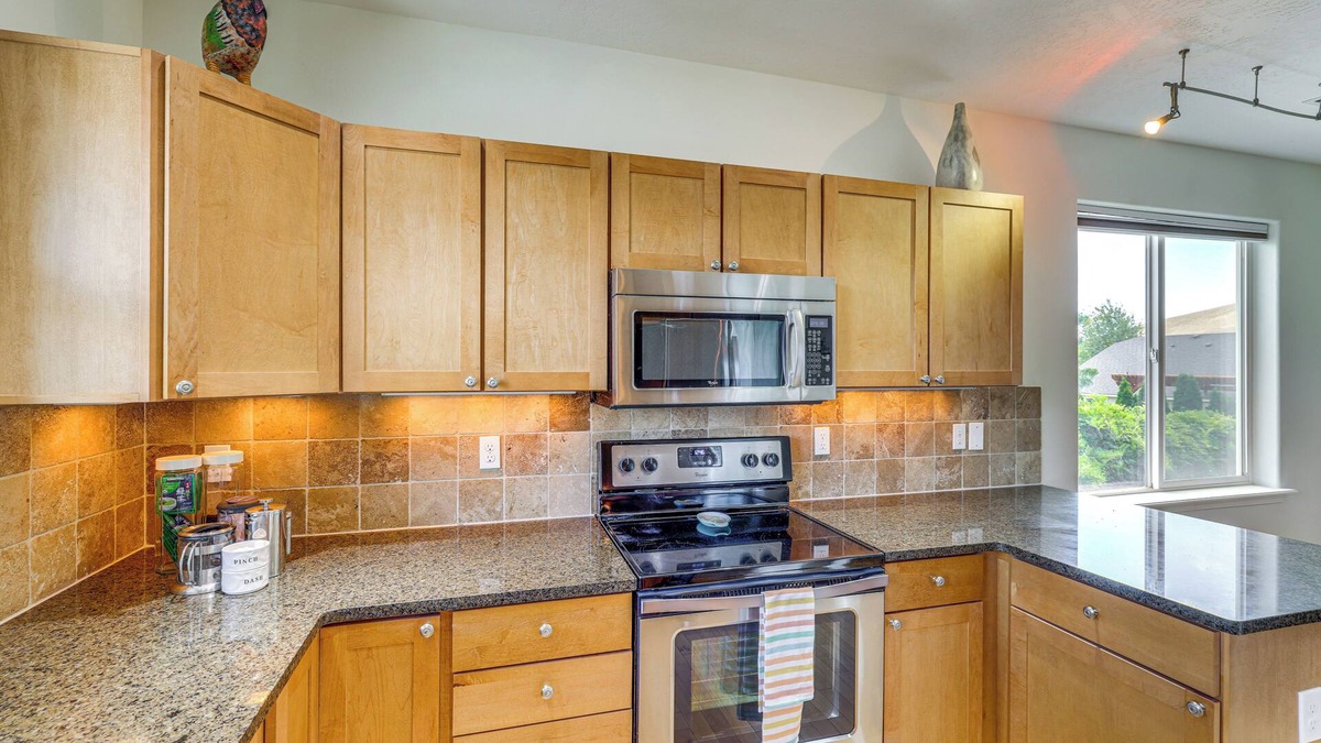 West Richland House | West Richland Home w/Large Yard: Near Wineries!