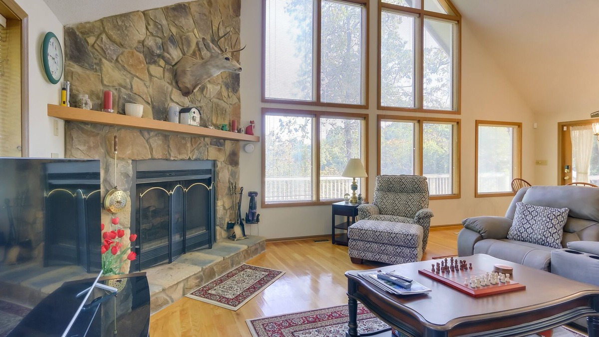 The Woods House | West Virginia Home w/Deck on Golf Course