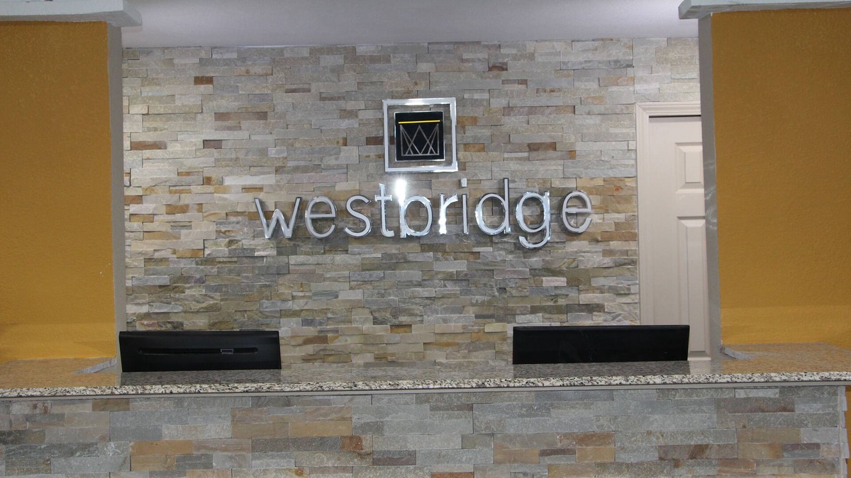 Clinton Hotel | Westbridge Inn and Suites