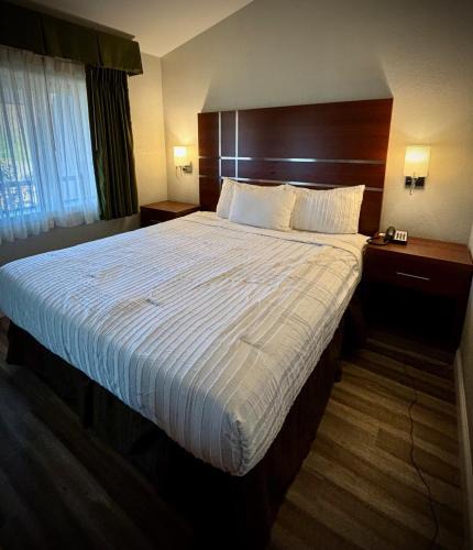 Three Rivers Hotel | Western Holiday Lodge