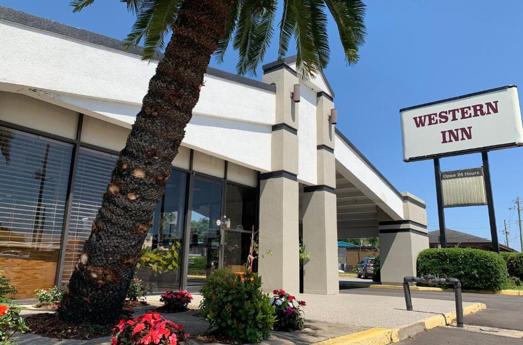 South Pensacola Hotel | Western Inn - Pensacola