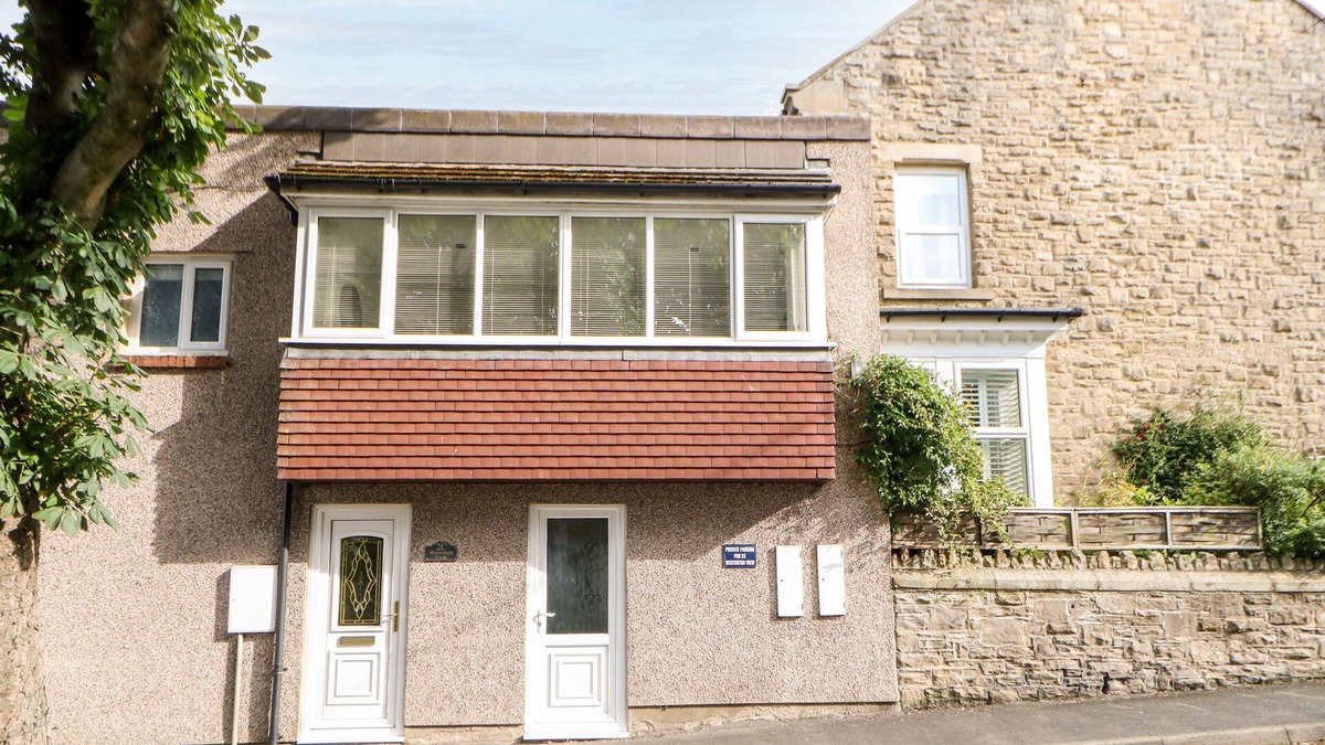 Coundon House | WESTERTON VIEW, pet friendly, with a garden in Coundon