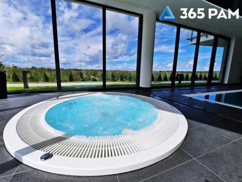 Kolobrzeg Apartment | Westin House Rodzinny z 2 sypialniami - BASEN, JACUZZI, SAUNA, SALA FITNESS, PLAC ZABAW, PARKING W CENIE - 365PAM